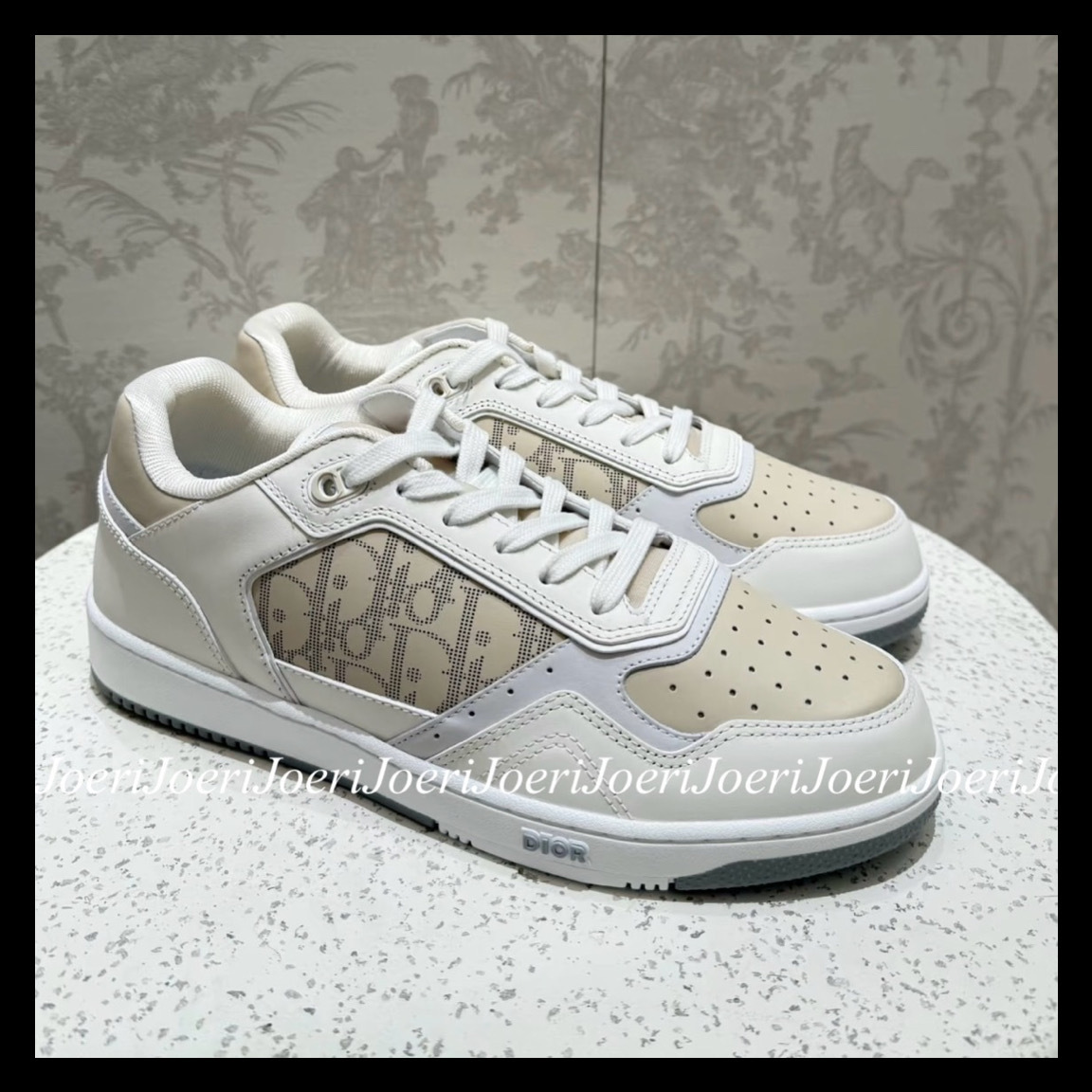 【カジュアルで合わせやすい♪】DIOR オブリーク スニーカー
