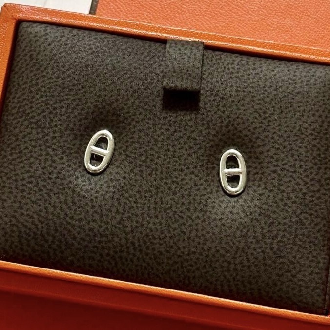 【ちょうど良いサイズ感♪】HERMES ファランドール ピアス ちょうど良いサイズ感♪】HERMES ファランドール ピアス