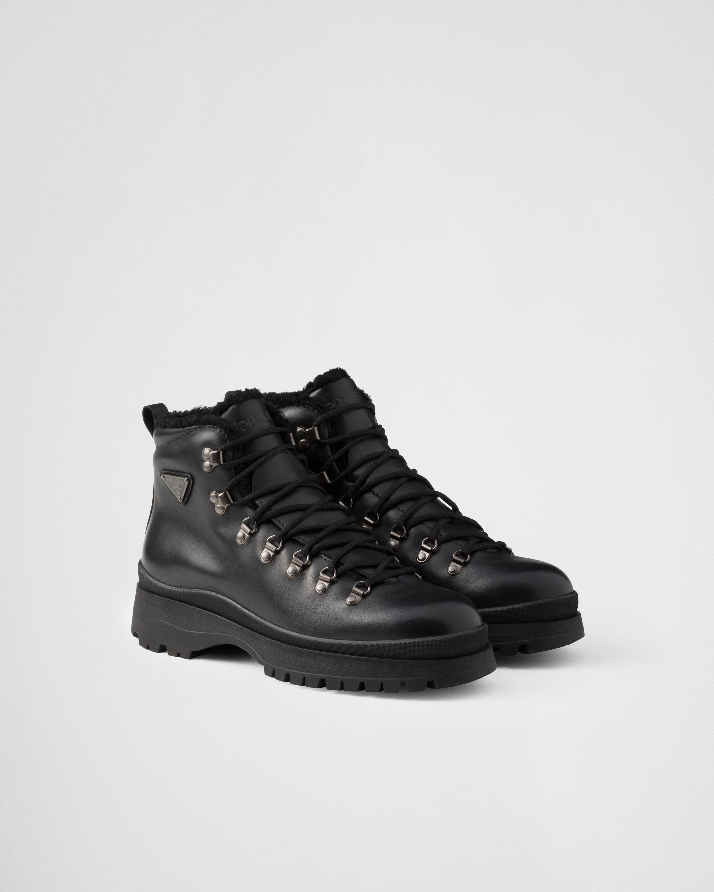 【日本入手困難】プラダ Brixxen leather booties ブーツ