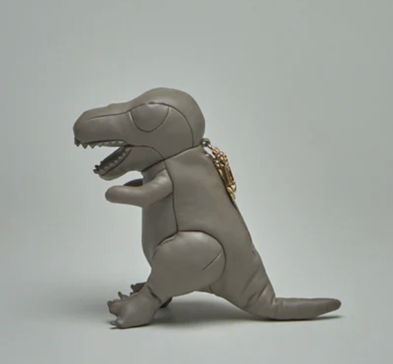 コーデに遊び心を《Maison Mihara Yasuhiro》 T-Rex ミニバッグ