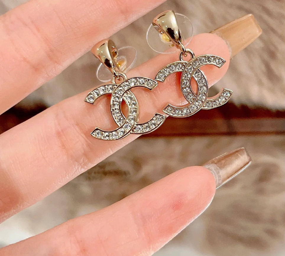 CHANEL《大人気♡シンプル可愛い存在感》シャネル ピアス