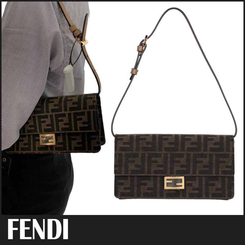 送料関税込☆FENDI FF ロゴ チェーン ショルダーバッグ☆超人気
