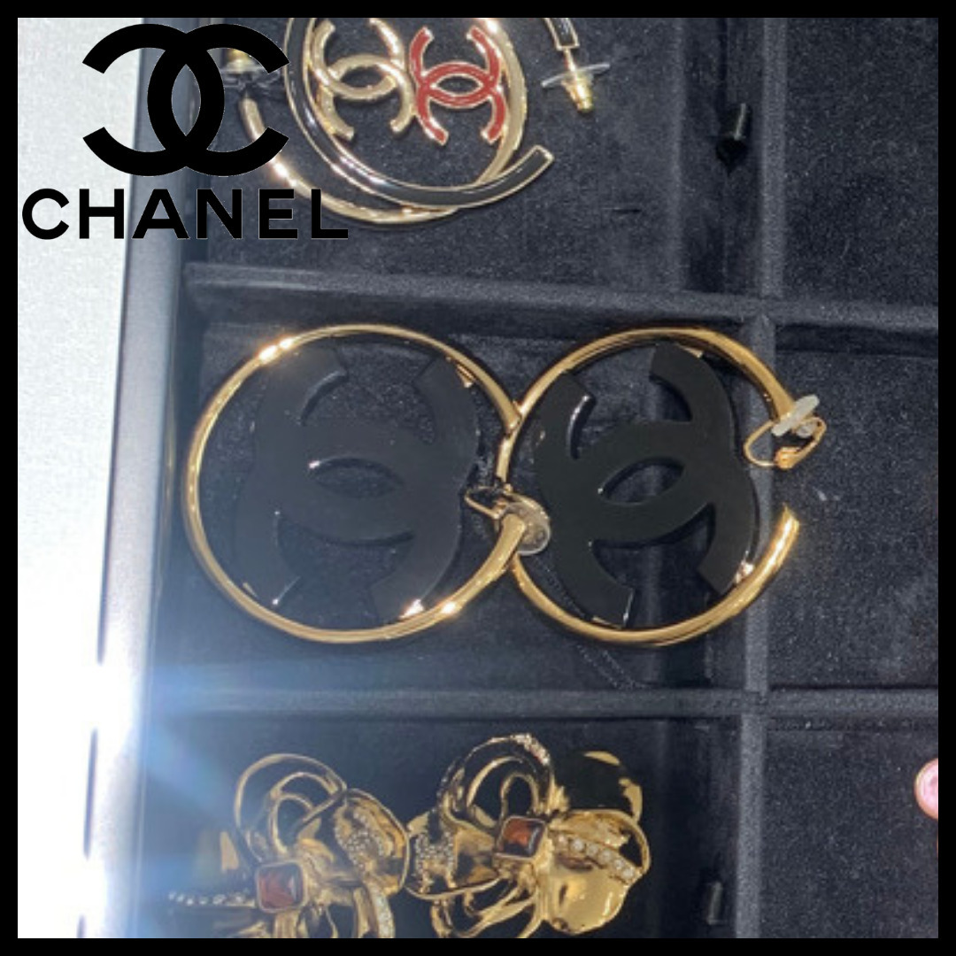【CHANEL】目を引くロゴ♪フープピアス