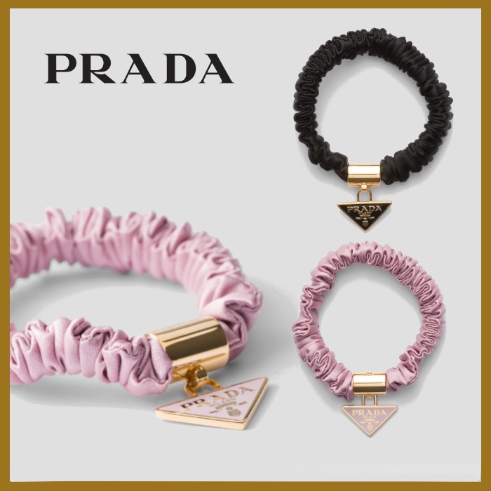 髪を美しく飾る *PRADA* サテンクレープ エラスティックヘアゴム