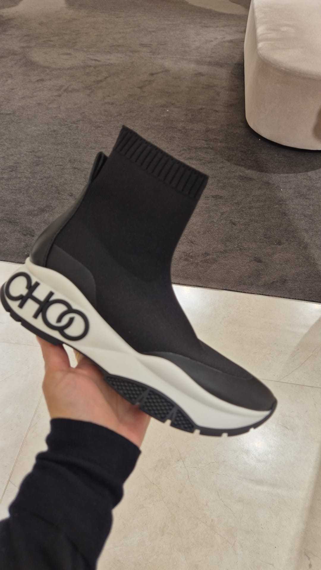 Jimmy★Choo(セールで破格)オシャレChooロゴ入りLandon/Black/F