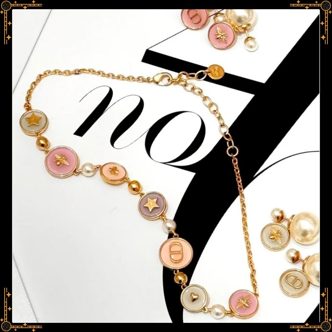 【華やかさをプラスする】DIOR -D-Luck ショートネックレス