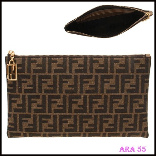 FENDI(フェンディ)/関税送料込み Flat Baguette Pouch Medium