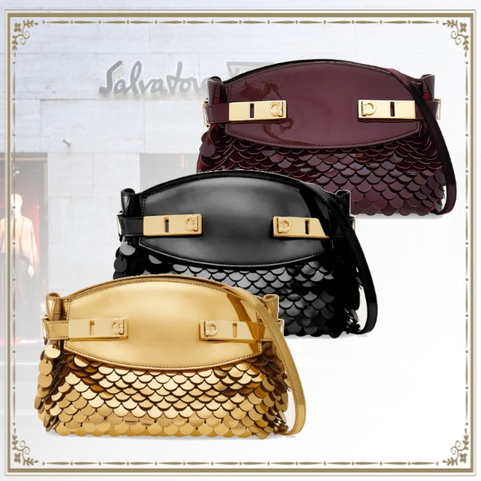 【★完売必至★】Salvatore Ferragamo ☆ HUGクロスボディバッグ