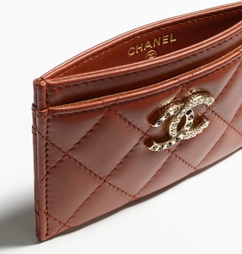《持ち物をコンパクトに！》CHANEL カードケース