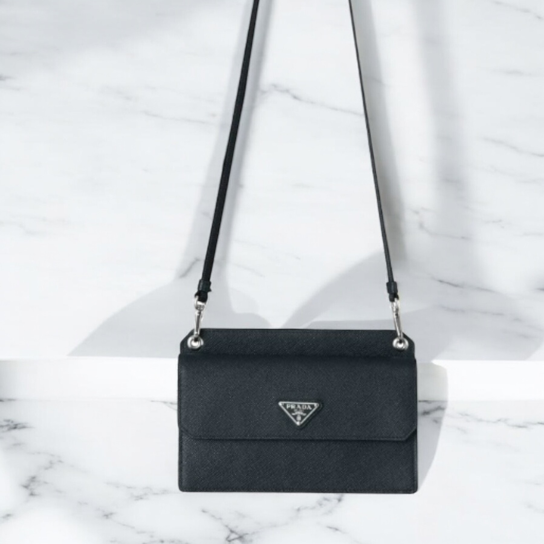 《PRADA》フォン ホルダーバッグ 中古