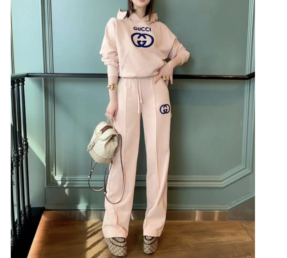 【VIPセール】GUCCI（グッチ）ロゴスウェットフーディー GUCCI【VIPセール】ヴィンテージ ロゴ スウェット☆関税込み