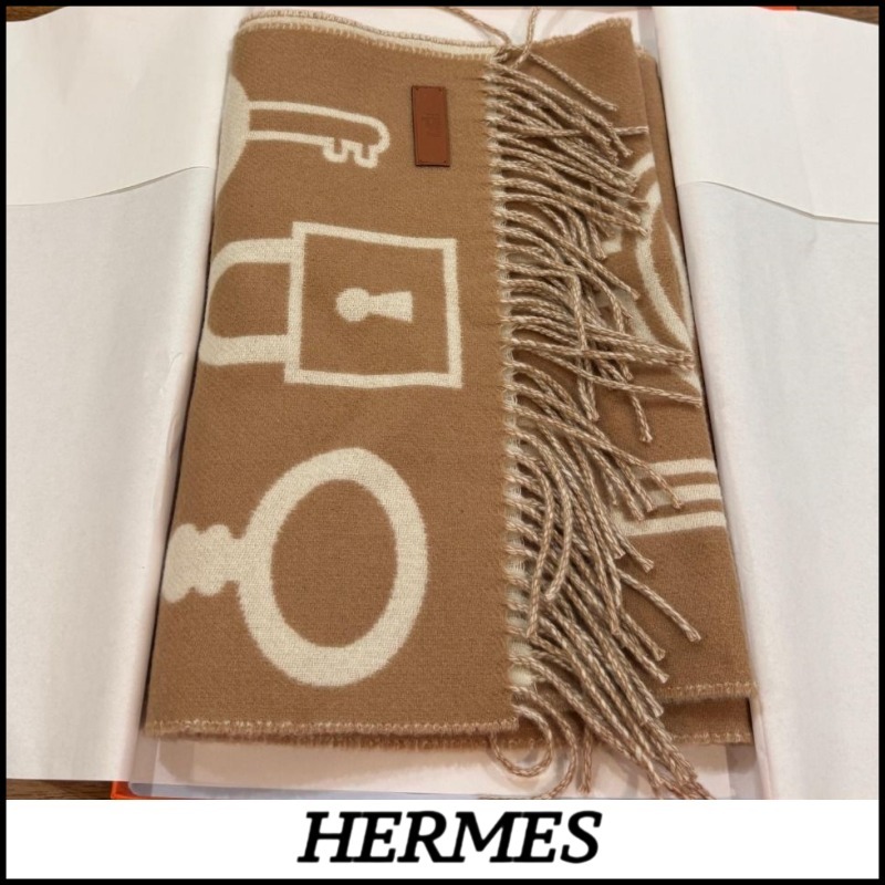 スカーフ【HERMES】トライアングル・ジェアン モダンなバックル