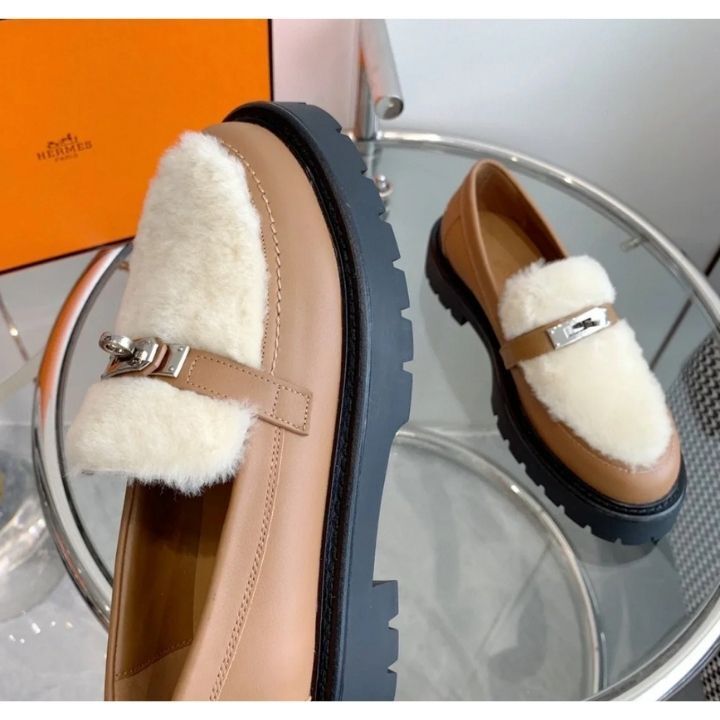 HERMES《ワンランク上のお洒落♪》 ローファー モカシン レザー