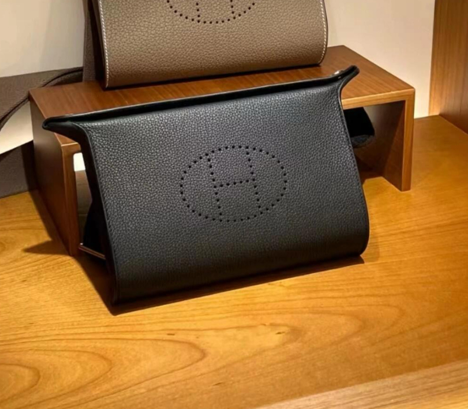 HERMES《ペアでも可愛い♪》 ショルダーバッグ Videpoches