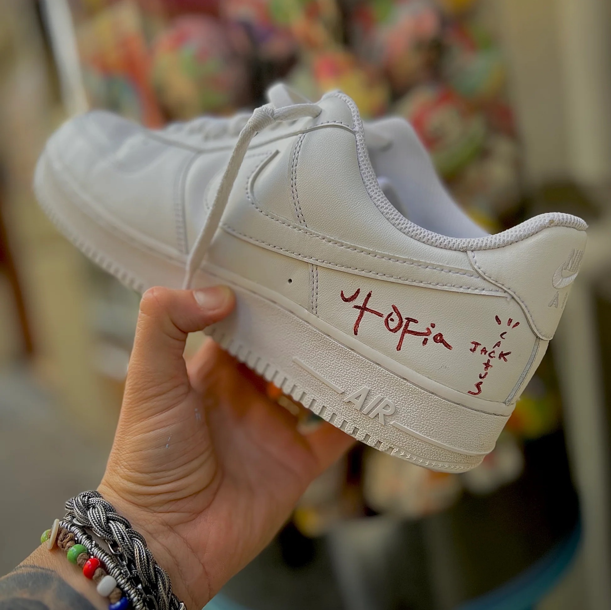 入手困難 Travis Scott x Air Force 1 Utopia ユートピア