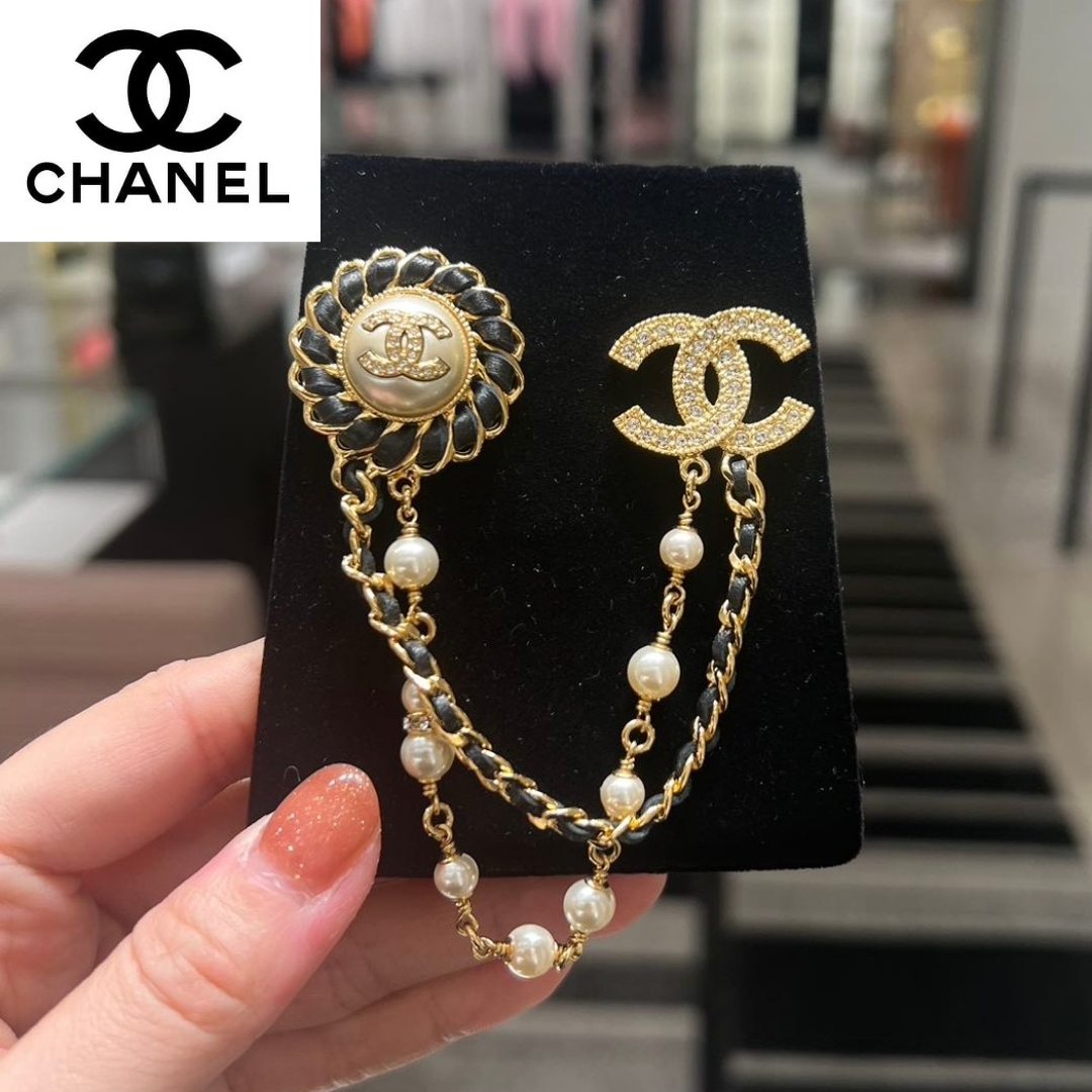 【CHANEL】シンプルコーデのポイントに★シャネル ブローチ
