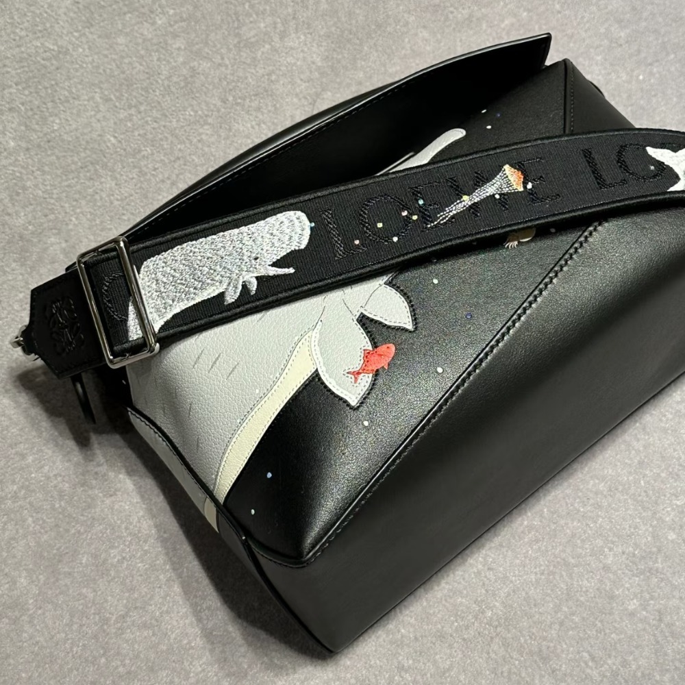 《ブランドコラボ》【LOEWE】クジラ パズルバッグ スモール