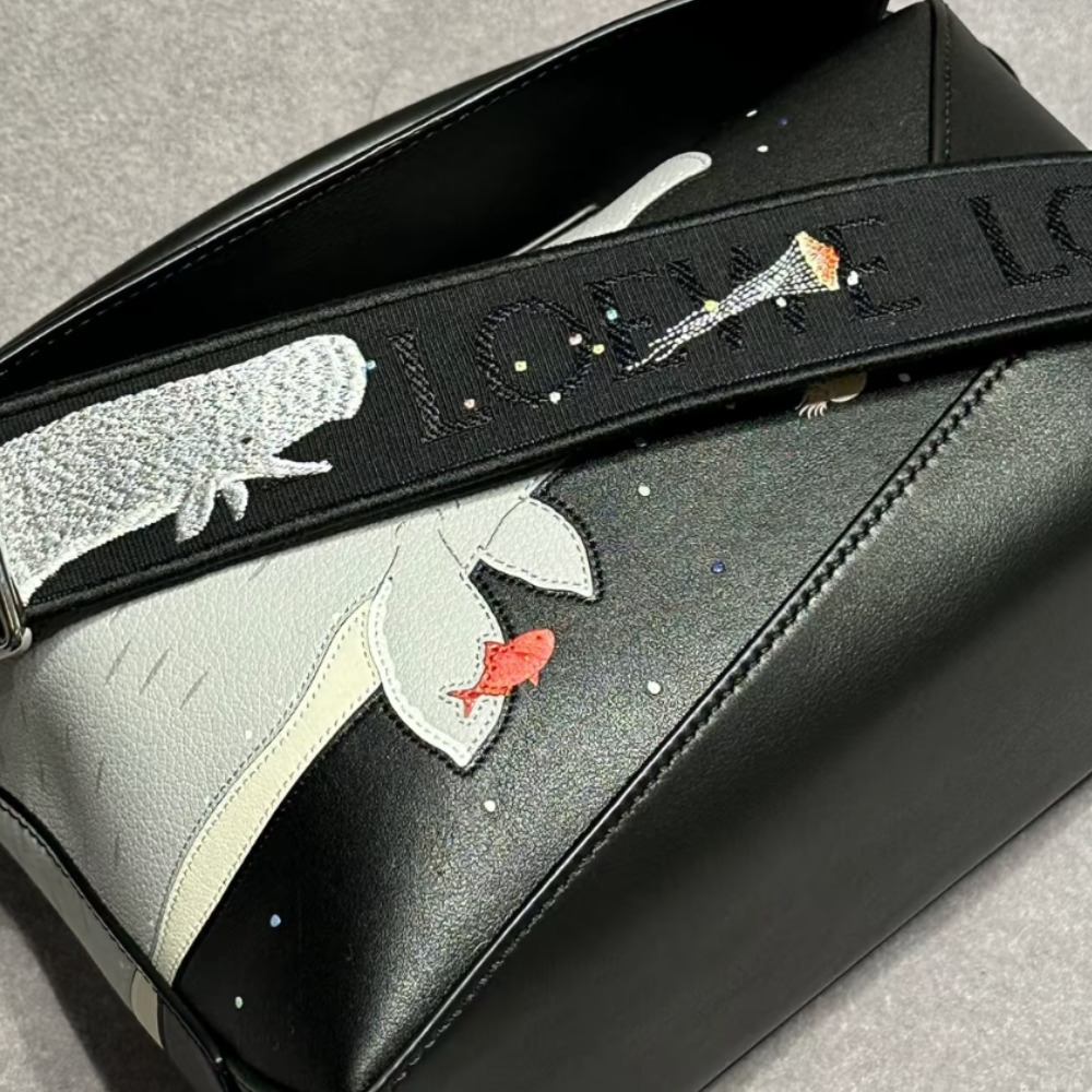 《ブランドコラボ》【LOEWE】クジラ パズルバッグ スモール