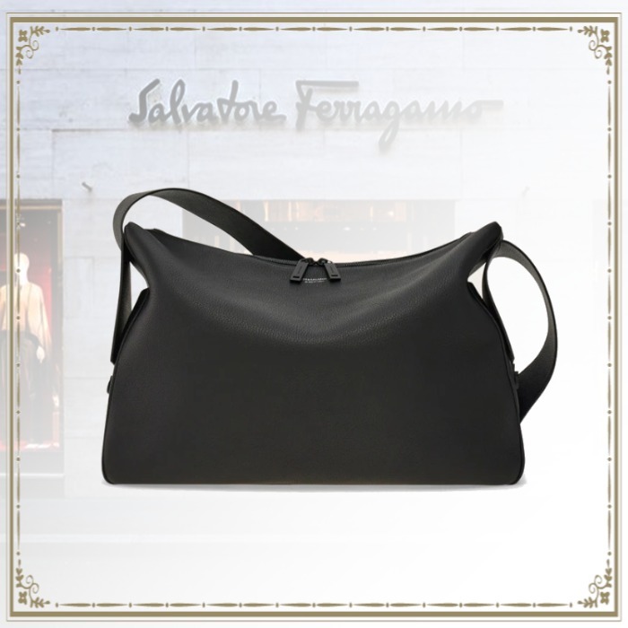 【★完売必至★】Salvatore Ferragamo☆ メッセンジャーバッグ