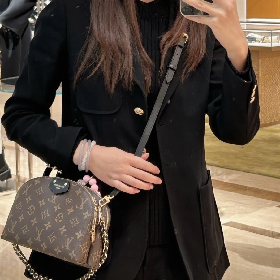 【可愛いフォルム◎】 Louis Vuitton ビー アルマ チェーン 可愛いフォルム♪】ルイヴィトン ビー アルマ チェーンバッグ