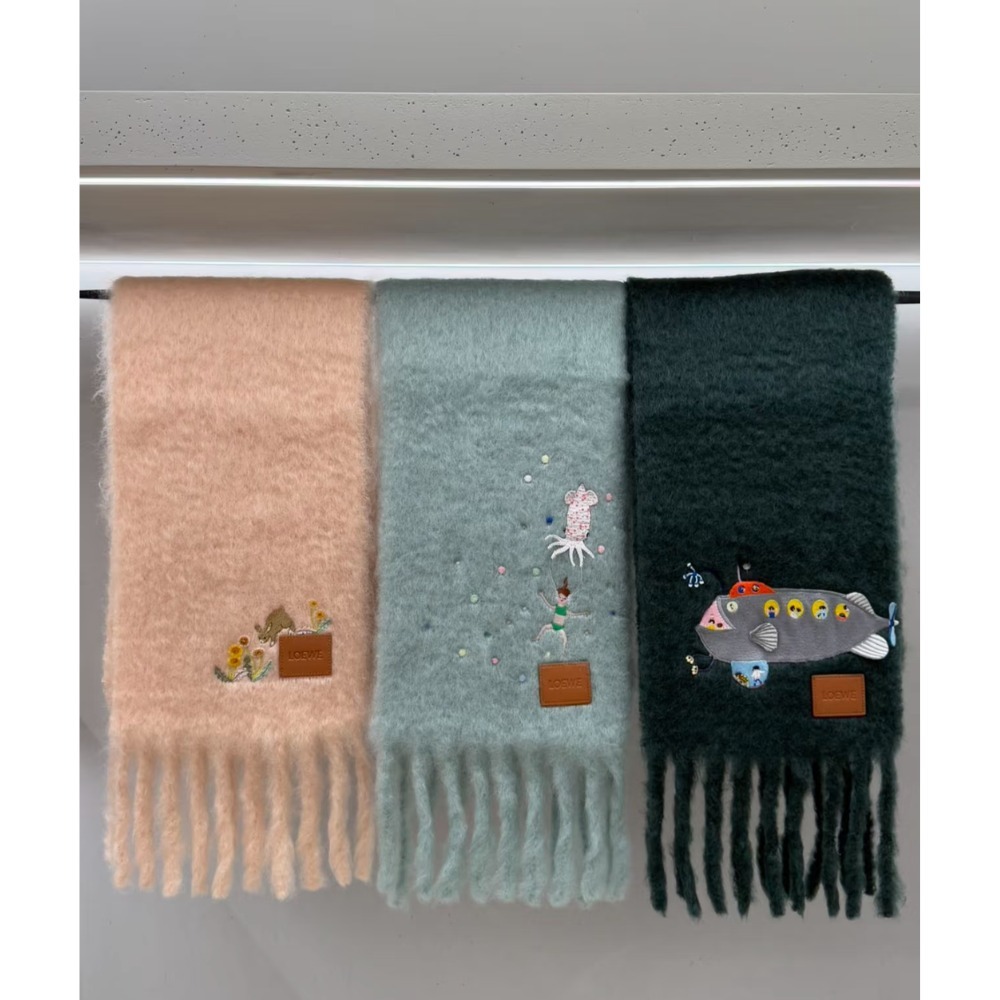 《ブランドコラボ》【LOEWE】うさぎ・イカ ・サブマリンスカーフ