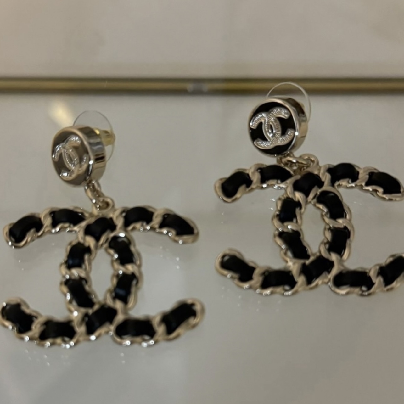 【圧倒的な存在感が可愛い！】CHANEL ピアス ココマーク レザー