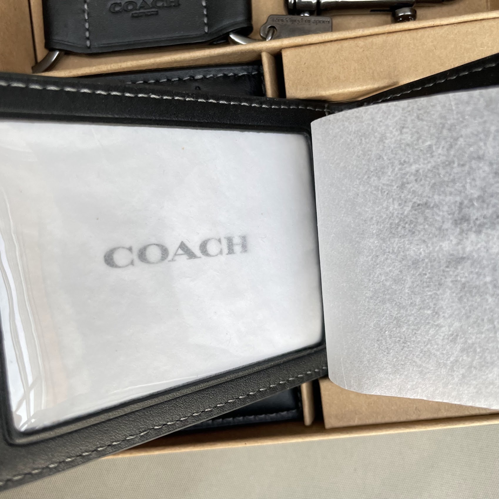 COACH ボックス付き★3点セット 折財布/IDカード/キーホルダー COACH ギフトBox付き☆3点セット 折財布/IDカード/キーホルダー