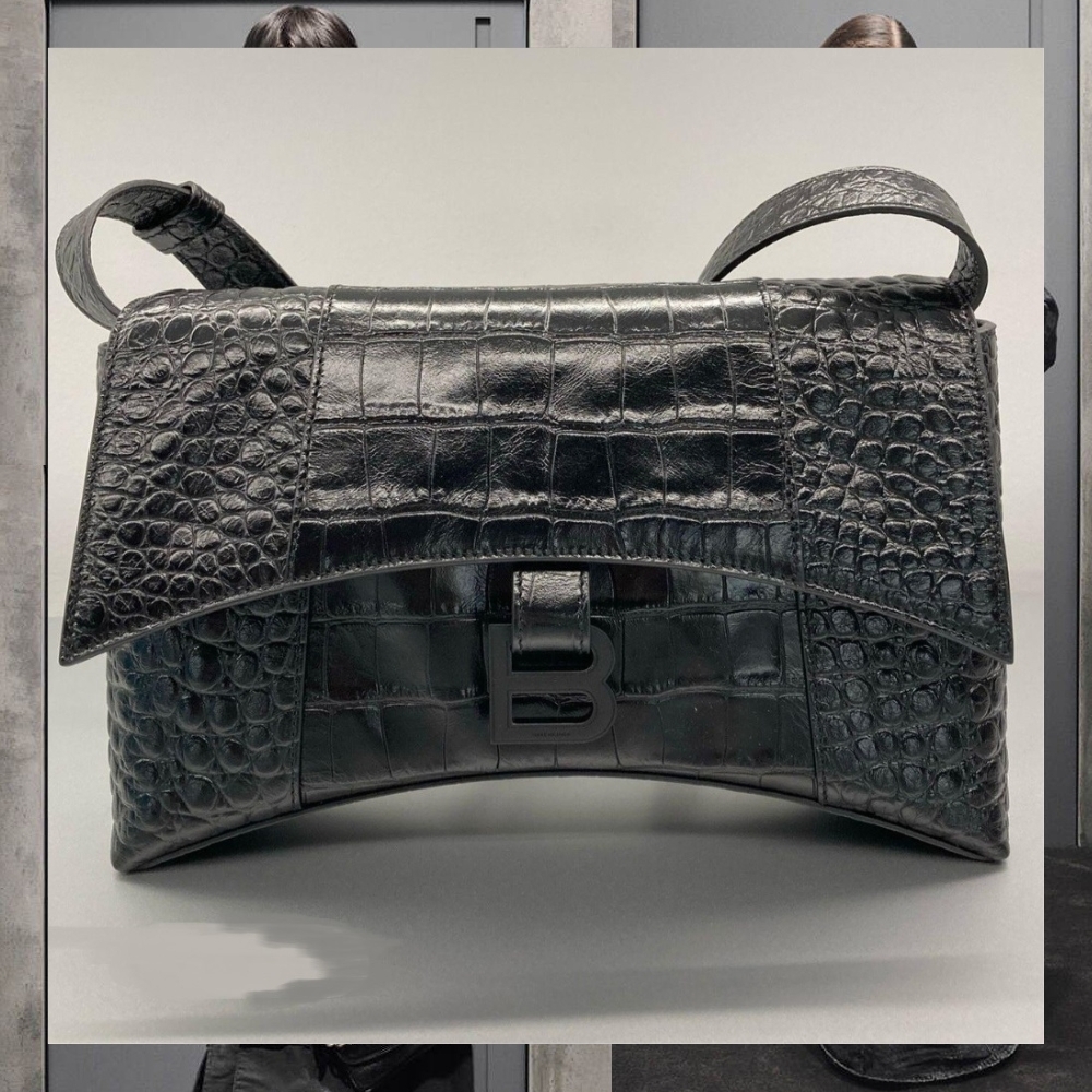 【入手困難】大人可愛い★CHANEL★バニティバッグ★ミラー付き シャネル 底もかわいい♪ ミラー付きバニティバッグ ブラック