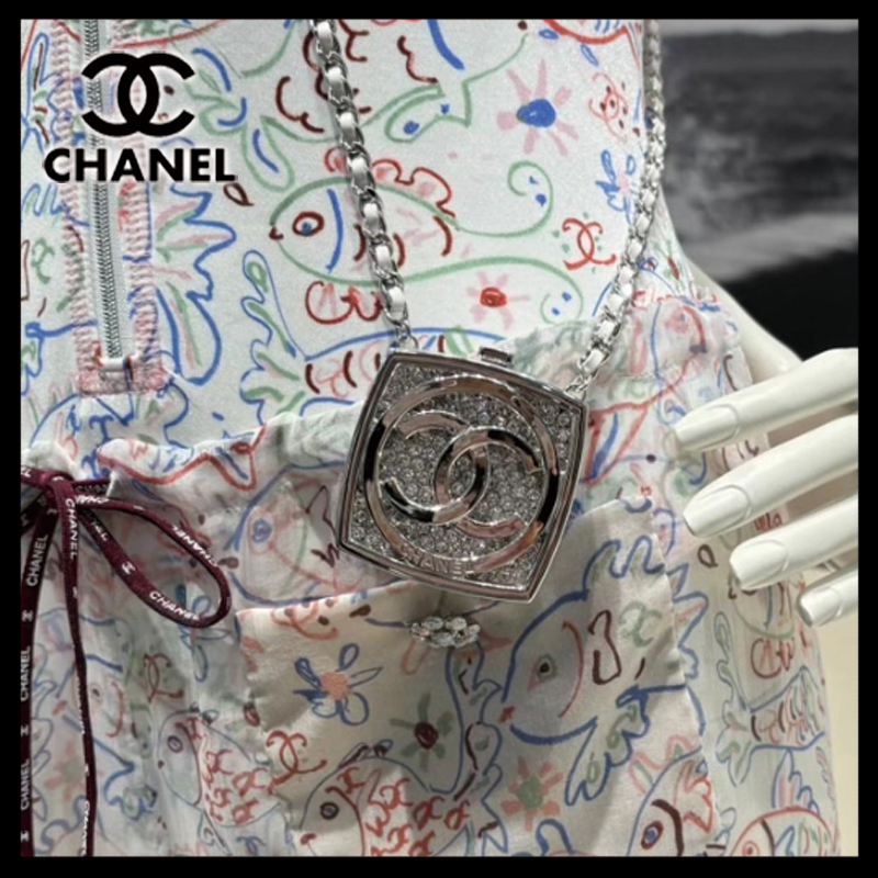 国内発送【お洒落で便利なミラー付き】CHANEL ロングネックレス