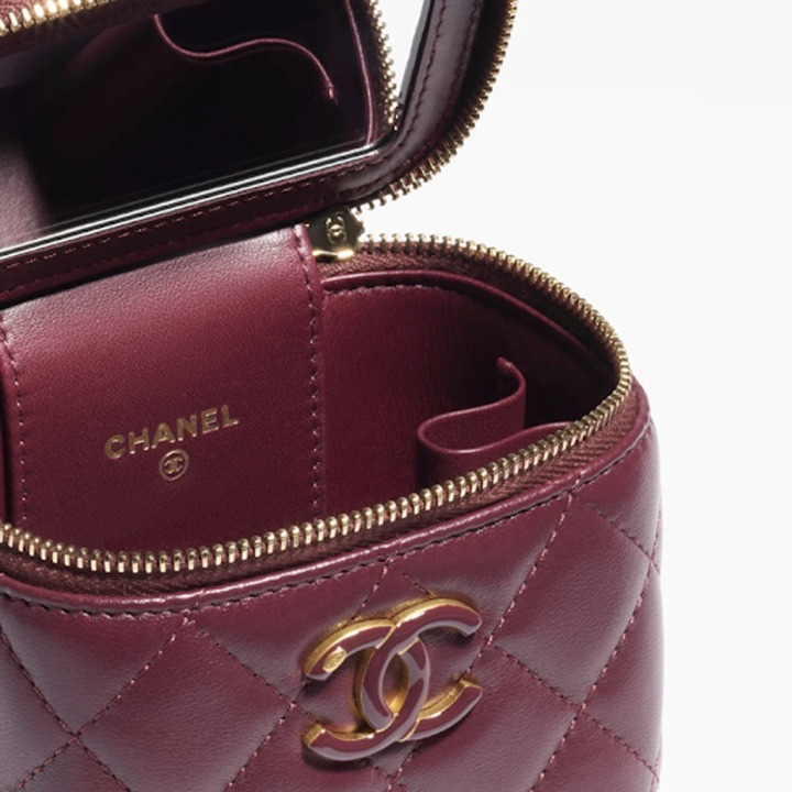 《フォルムが可愛い♡》CHANEL チェーン クラッチ
