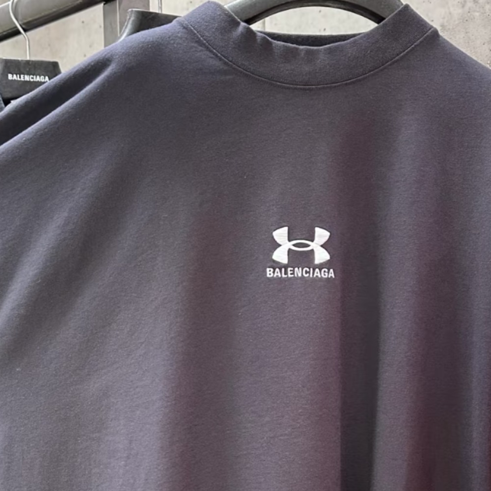 《コラボ》【BALENCIAGA】Under Armour オーバーサイズ T シャツ