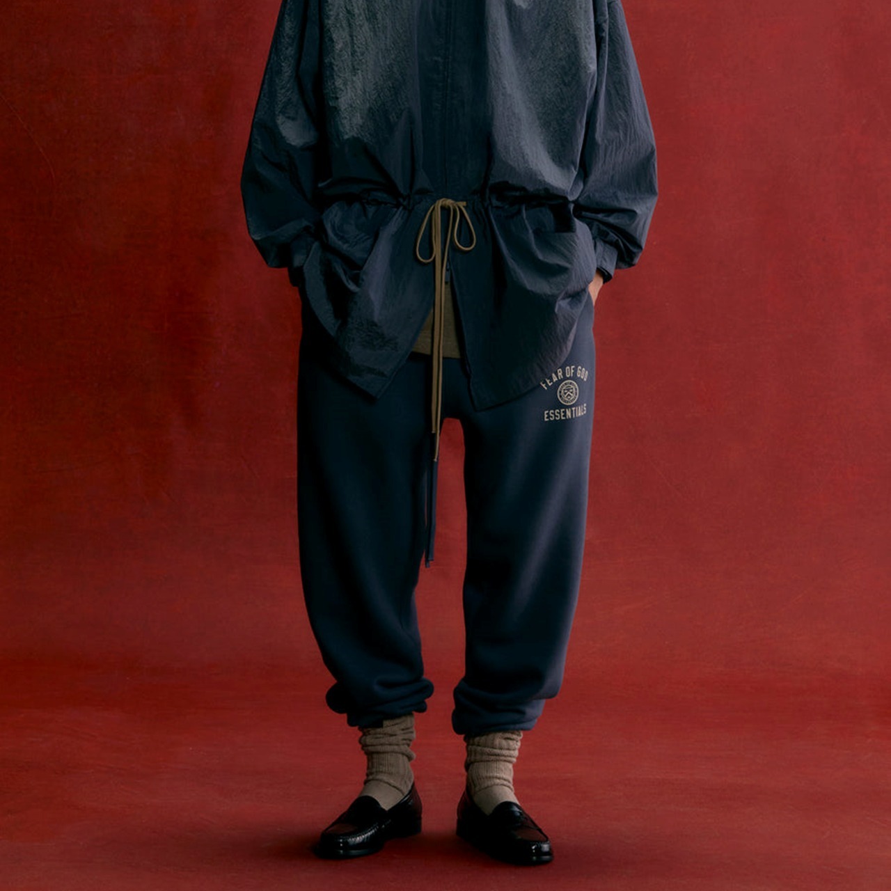 大人のカジュアル◎【FEAR OF GOD ESSENTIALS】スウェットパンツ