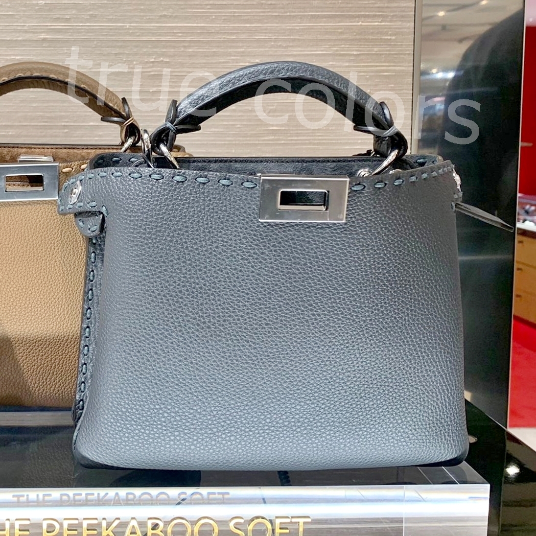 FENDI 24WINTER ピーカブー ソフト セレリア スモールバッグ