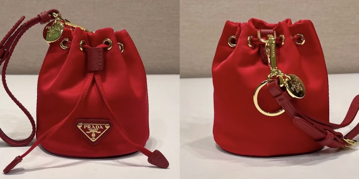 可愛くて機能的《PRADA》リナイロンミニバッグチャーム