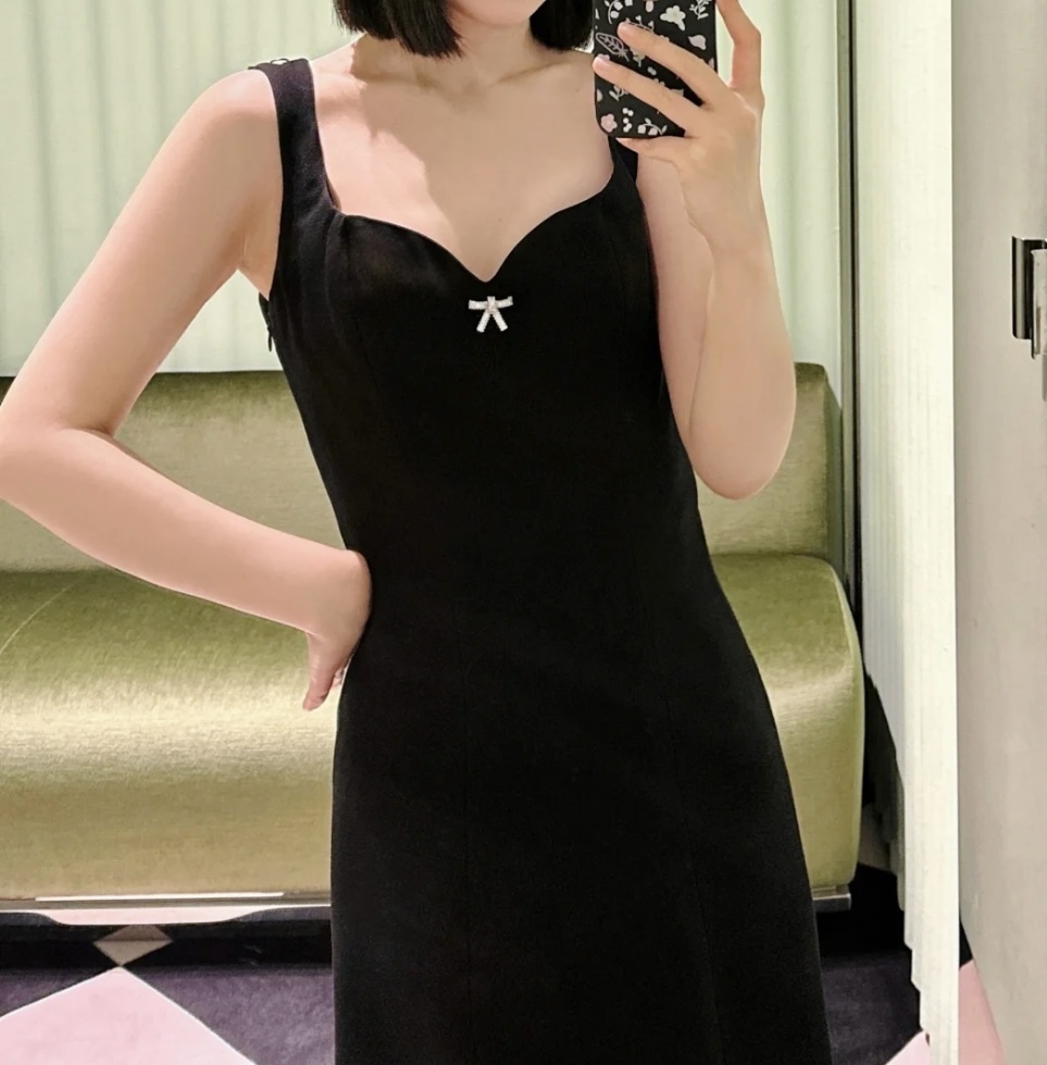 パーティの主役になれる《PRADA》キャディリボンドレス