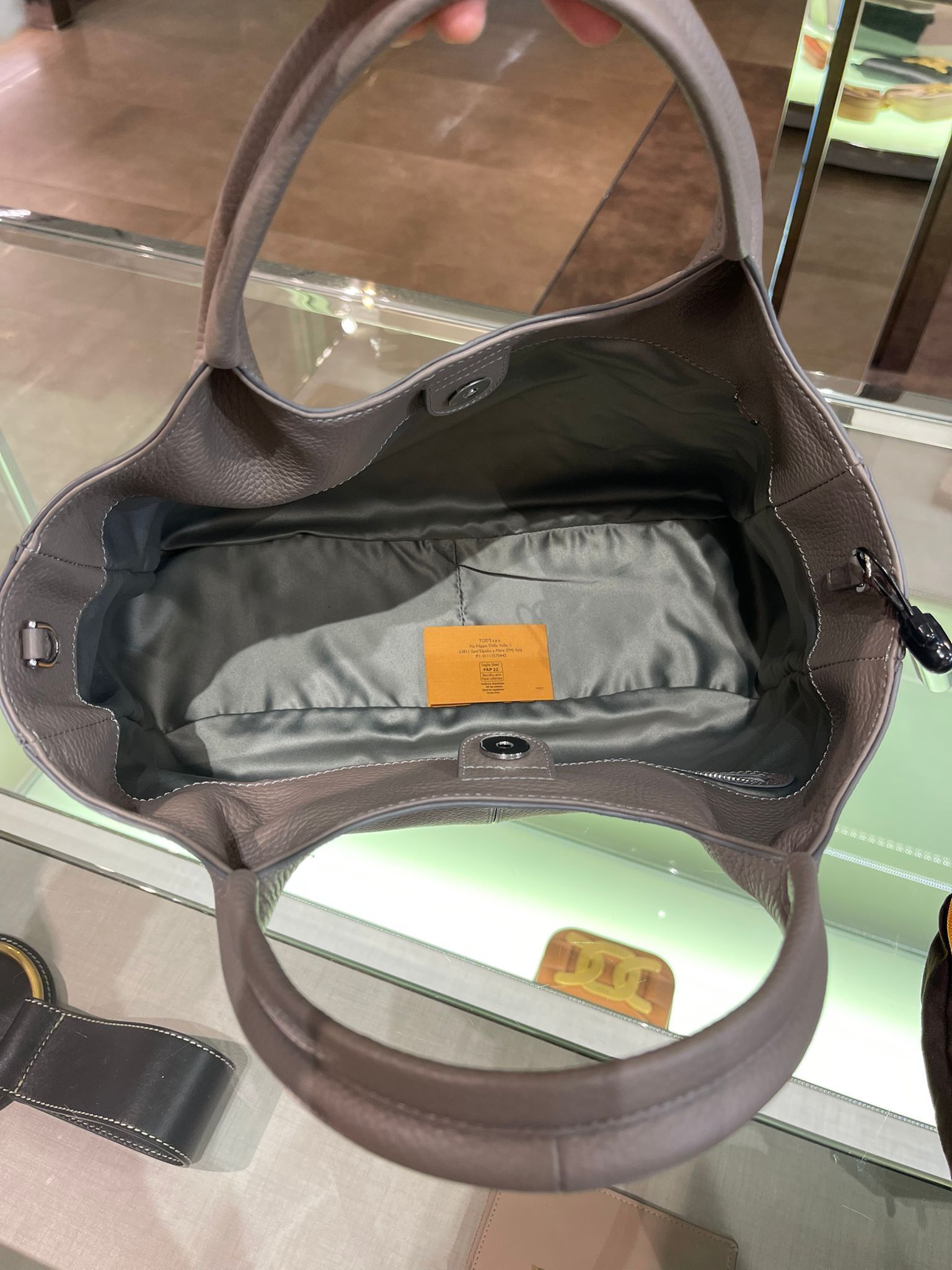 VIP特価♪【TOD'S】スモール ストラップ付き ALHトートバック VIP特価♪【TOD'S】スモール ストラップ付き ALHトートバック