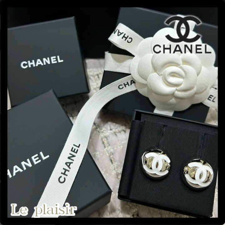 《可愛いロゴデザイン♡》CHANEL ボール ピアス