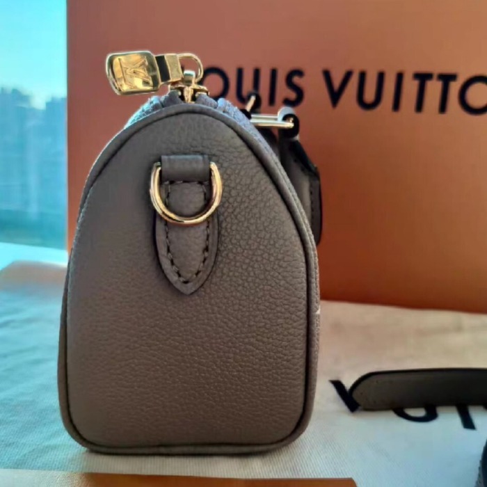 谷まりあ愛用♪春カラー【Louis Vuitton】ナノスピーディ バッグ 谷 まりあ着用 直営店買付【LOUIS VUITTON】 ナノ・スピーディ