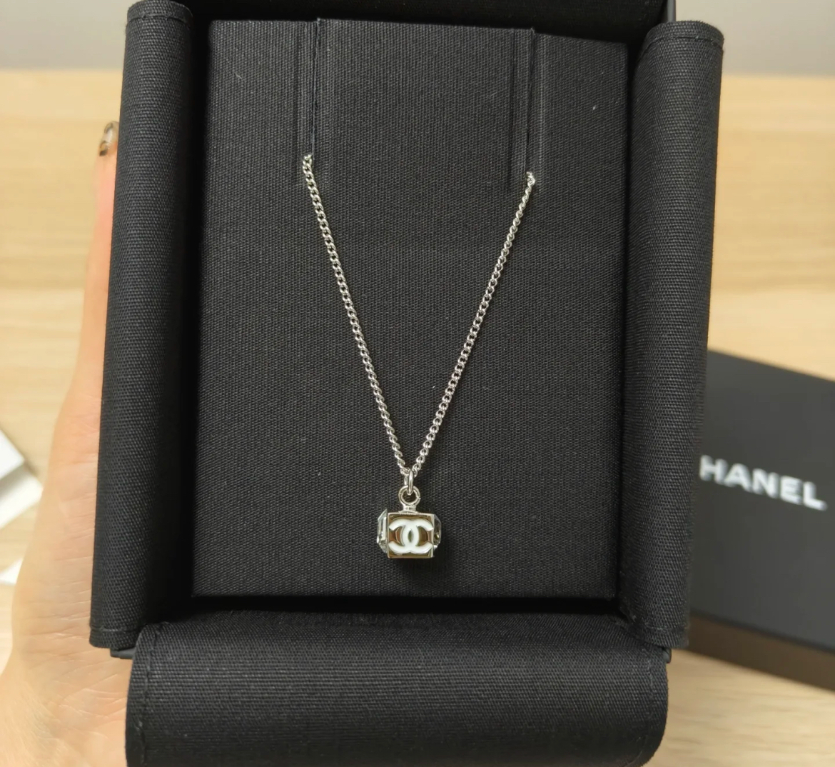 シンプルキューブロゴ】CHANEL ネックレス ギフト