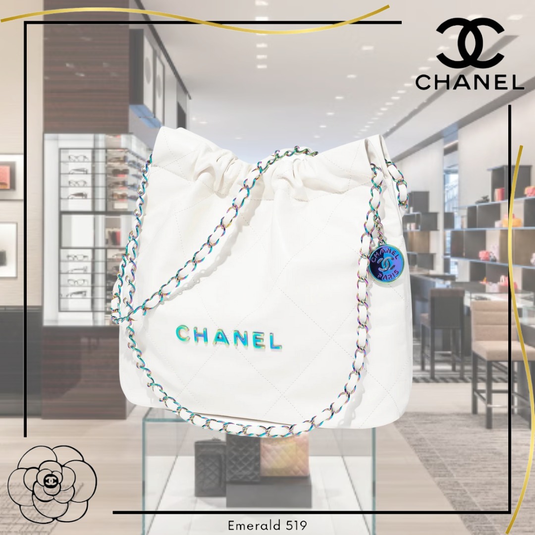 【輝くオーロラロゴ♪】CHANEL スモールショルダーバッグ