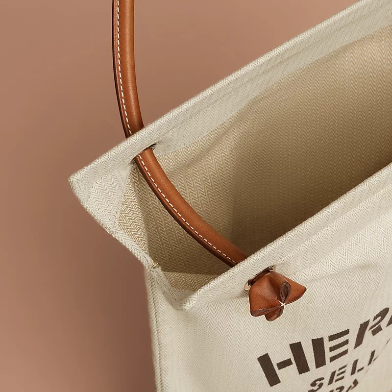 【大きなロゴがアクセント♪】HERMES ショルダーバッグ《Aline》