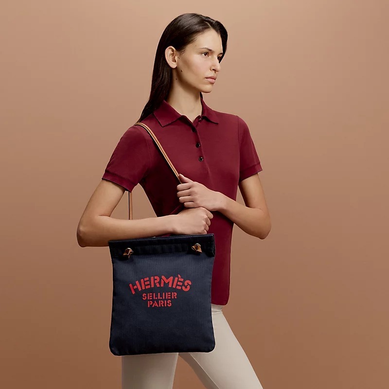 【大きなロゴがアクセント♪】HERMES ショルダーバッグ《Aline》