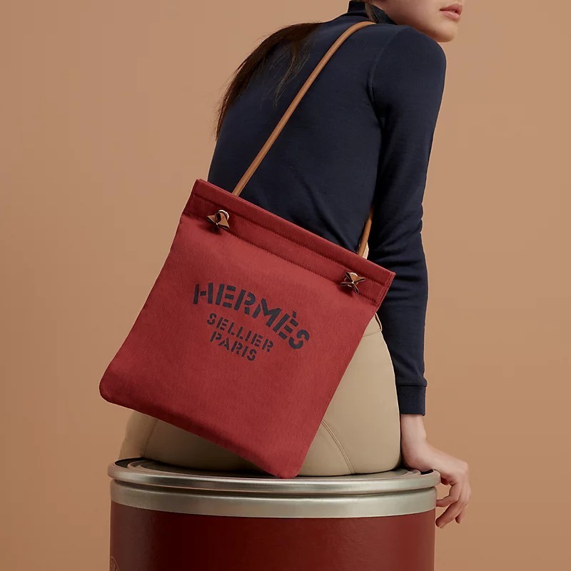 【大きなロゴがアクセント♪】HERMES ショルダーバッグ《Aline》
