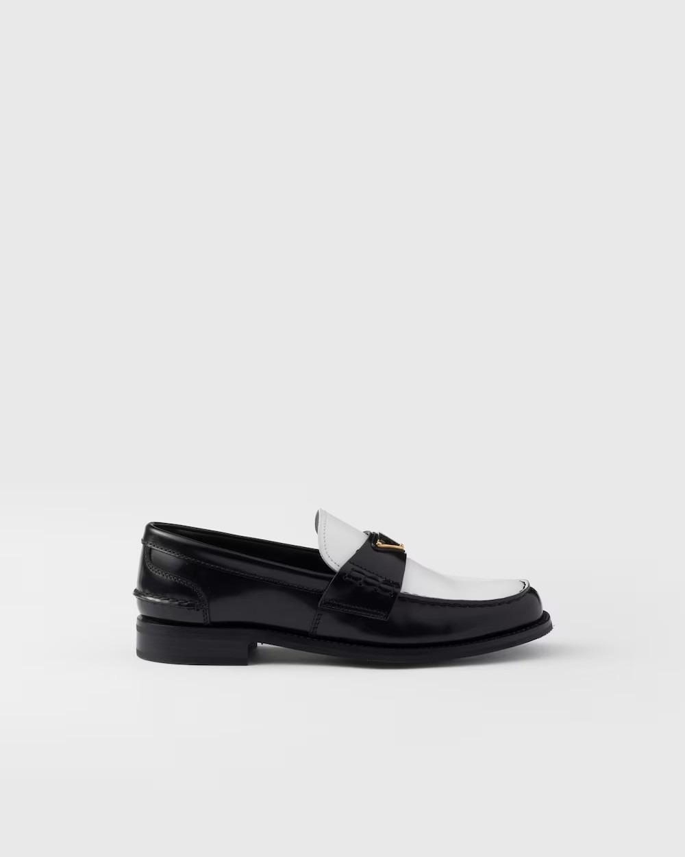 《送料無料》PRADA Two-tone brushed leather loafers