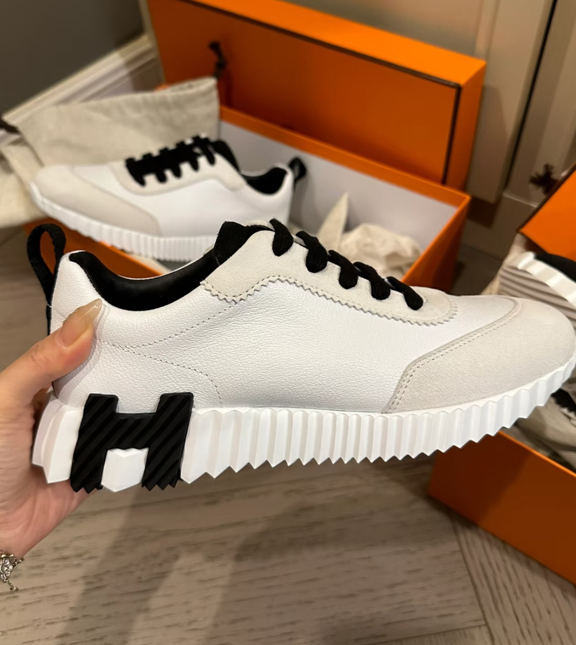 シンプルで履きやすい♪【HERMES】スニーカー 履き心地抜群】エルメス スニーカーキープ (HERMES/スニーカー