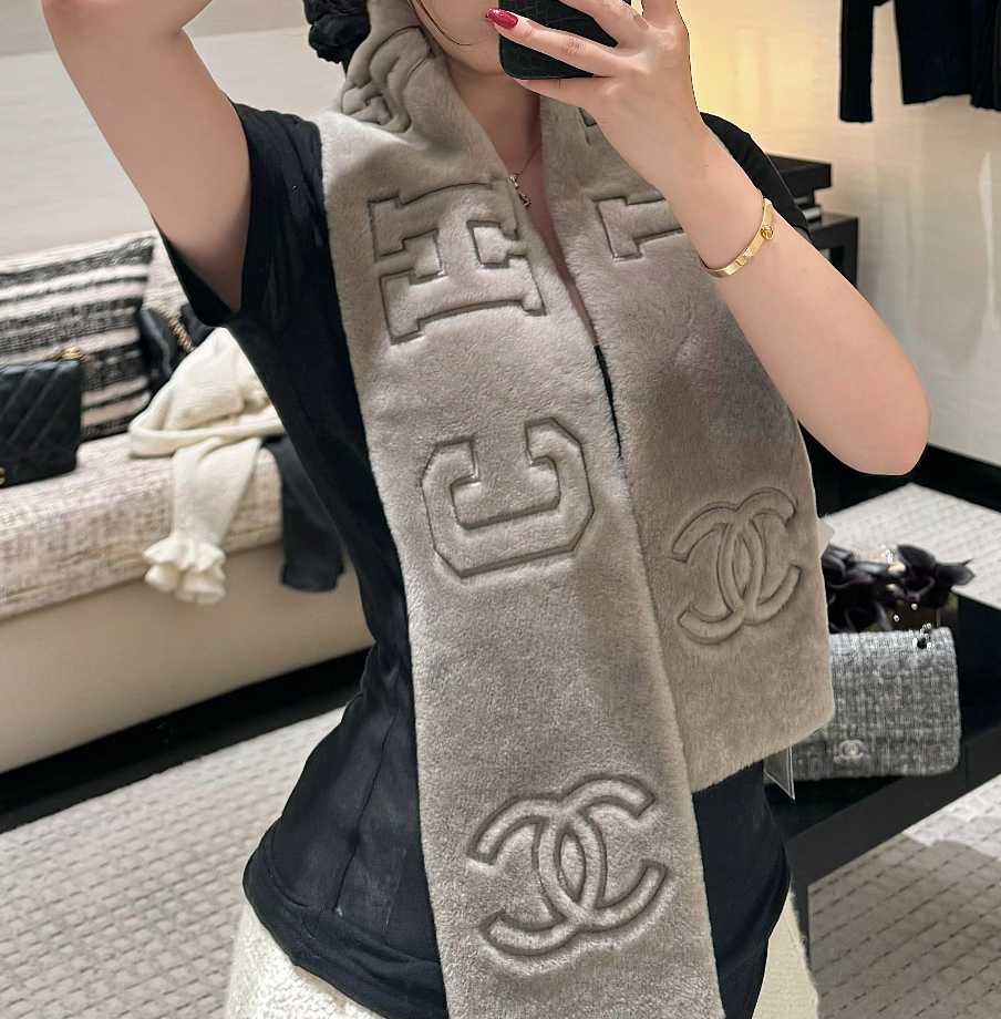 CHANEL《ふんわり 可愛い♡》シャネル マフラー ロゴ