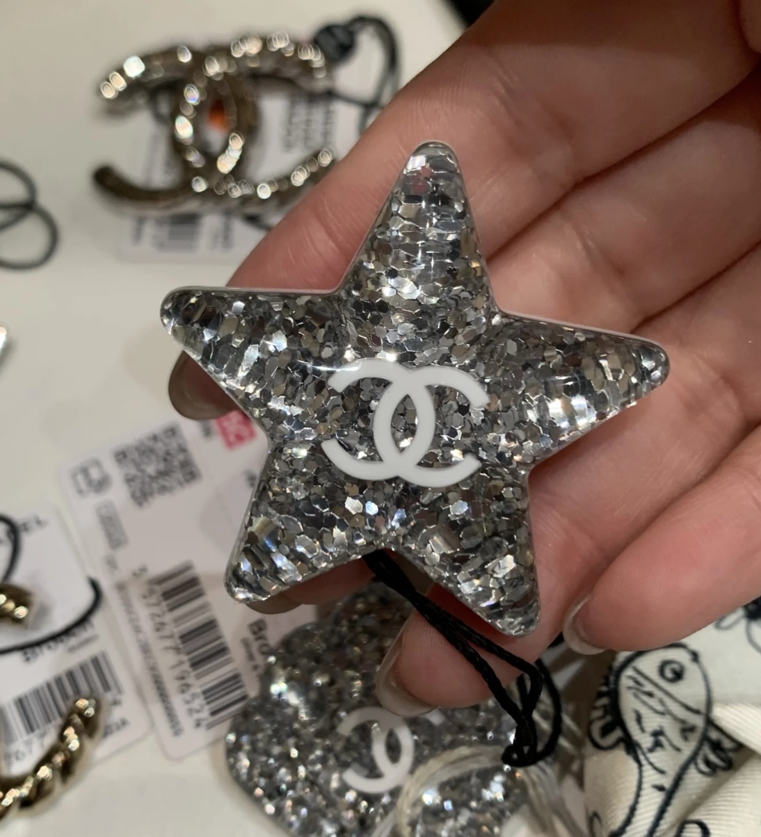 輝くキラキラスター 存在感有る大きさ 重ね付け CHANEL ブローチ
