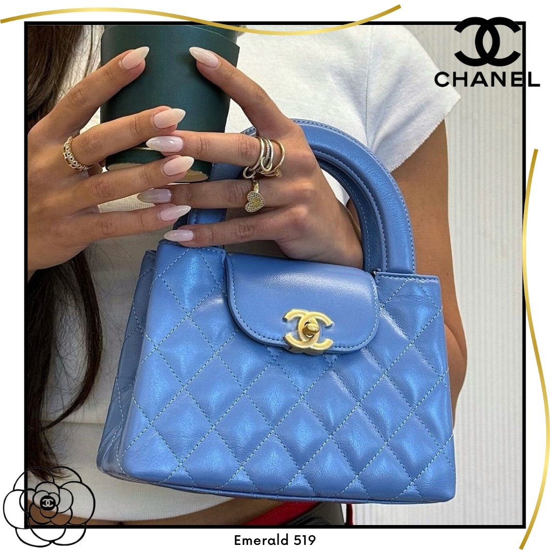 ビビッドなブルーで爽やかに♡CHANEL ショルダーバッグ