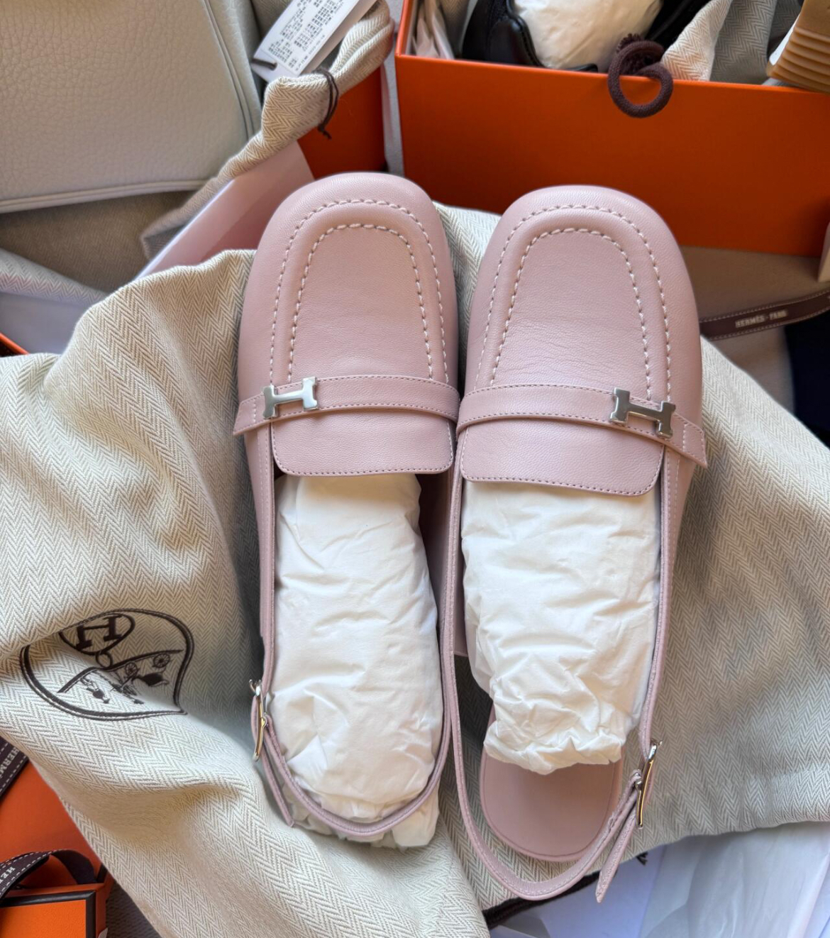 HERMES《ロゴがかわいい♡エレガント》パンプス