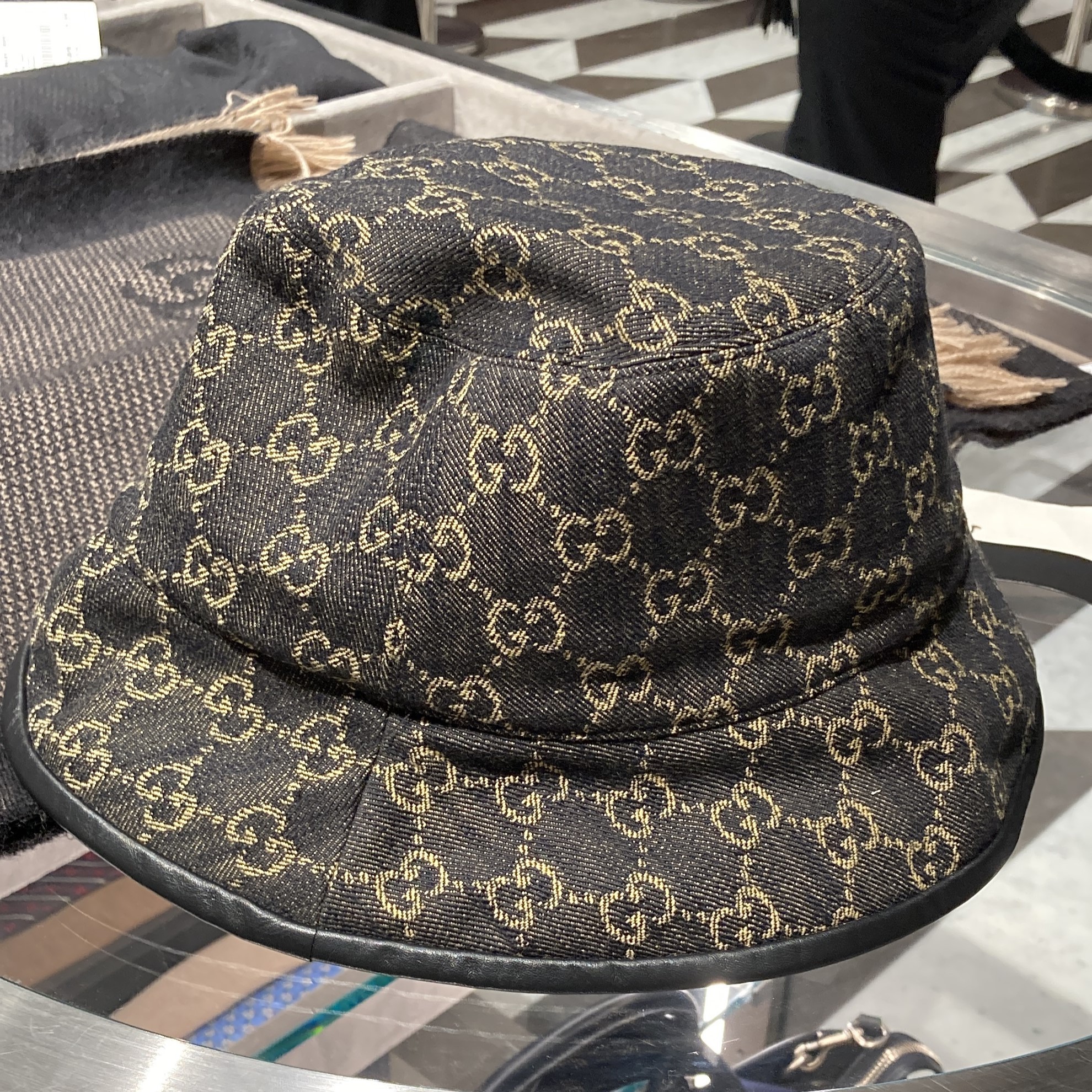 即発送! GUCCI グッチ GG ブラックデニム バケットハット 帽子